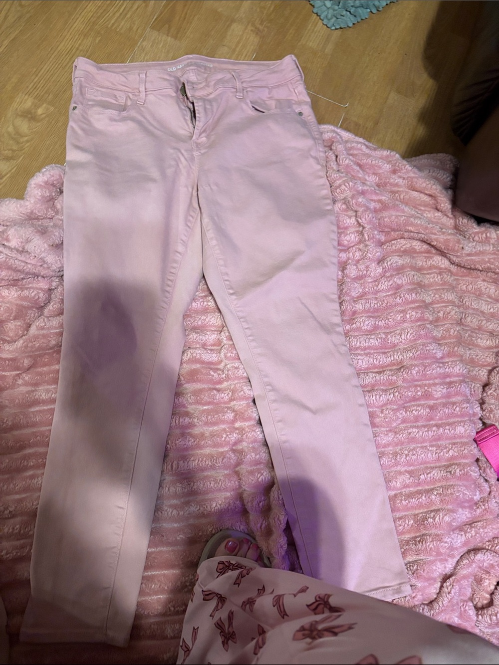 Stretchy jeans , skinny jeans, pink in color